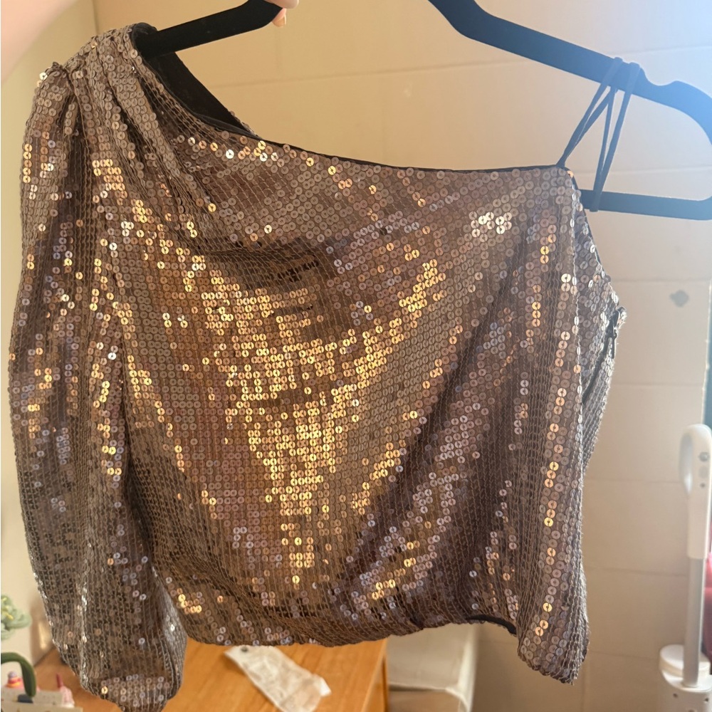 Alice + Olivia One-Shoulder Sequin Top - Gold
